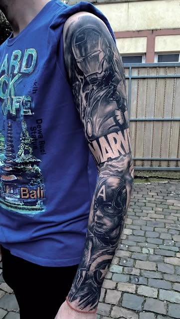 Marvel-Sleeve-Tattoo mit Iron Man und Captain America